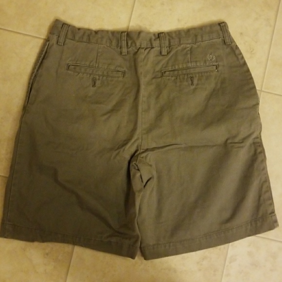 Men's green shorts - Picture 2 of 2