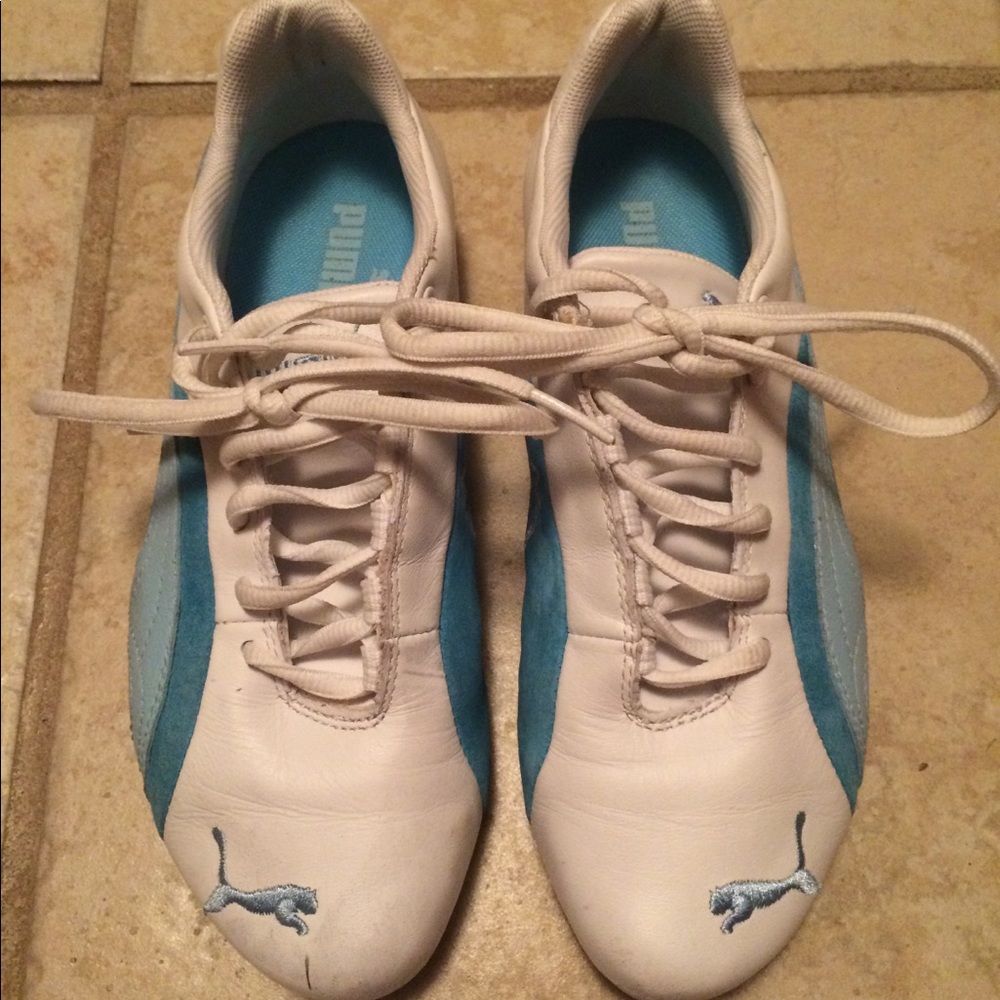 Woman’s Puma Sneakers
