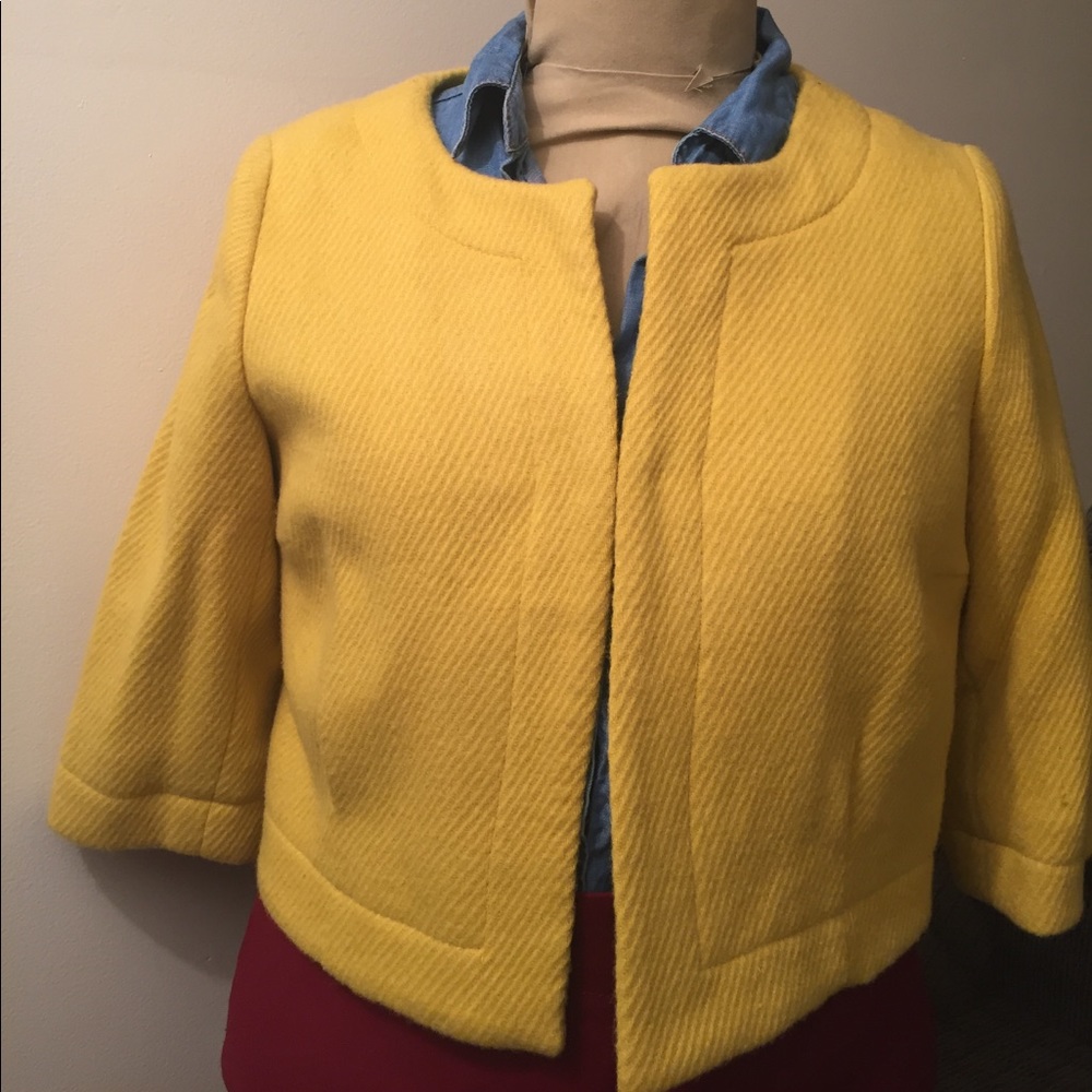 Bright yellow crop jacked