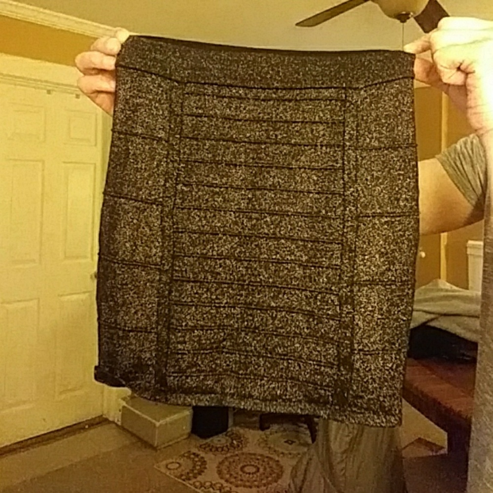 Black and gold skirt...perfect for new years or a