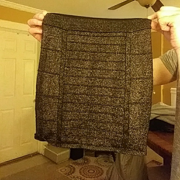 Black and gold skirt...perfect for new years or a - Picture 1 of 2