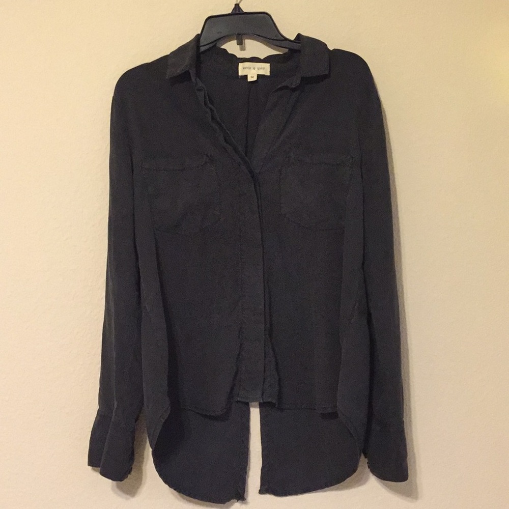 High/low button down