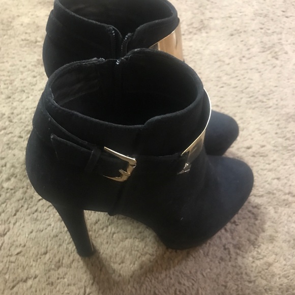 Black Aldo high heel booties - Picture 2 of 2