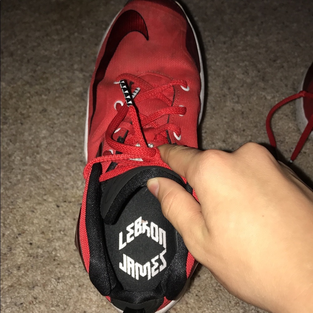 Great Lebron Xiii Shoes! Size 7y View 2
