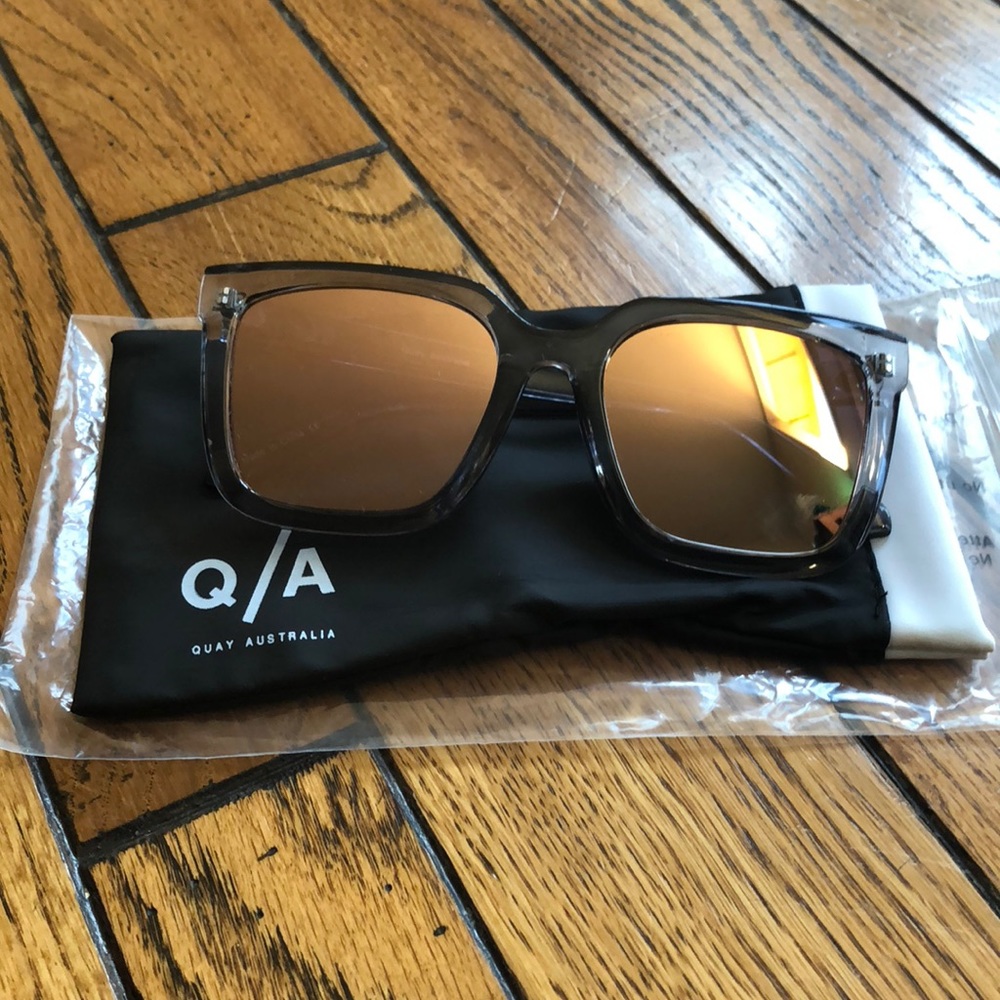 Quay Genesis - Grey/Rose Brand New!