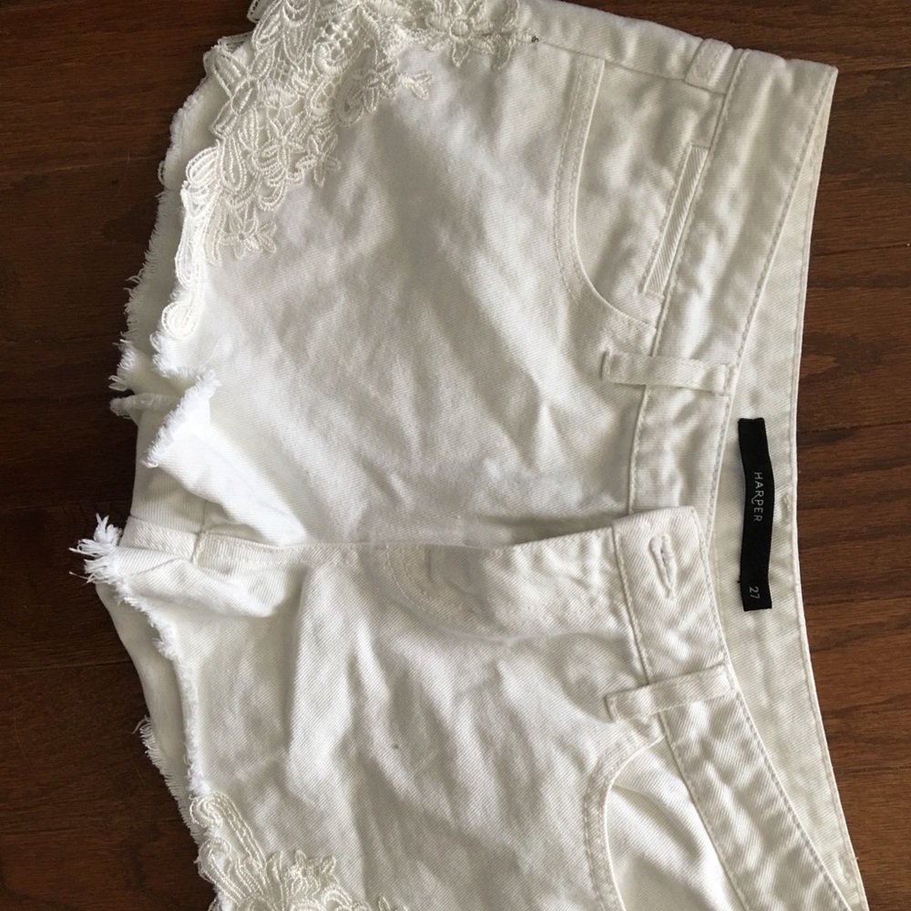 Beautiful lace white shorts sz 27