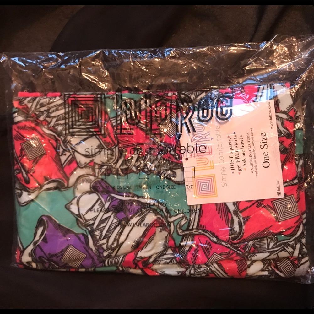 BRAND NEW! LLR converse OS leggings