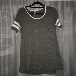 🔥CLEARANCE🔥Lula roe grey striped long shirt