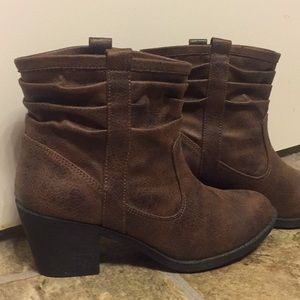 Arizona Jeans Brown booties