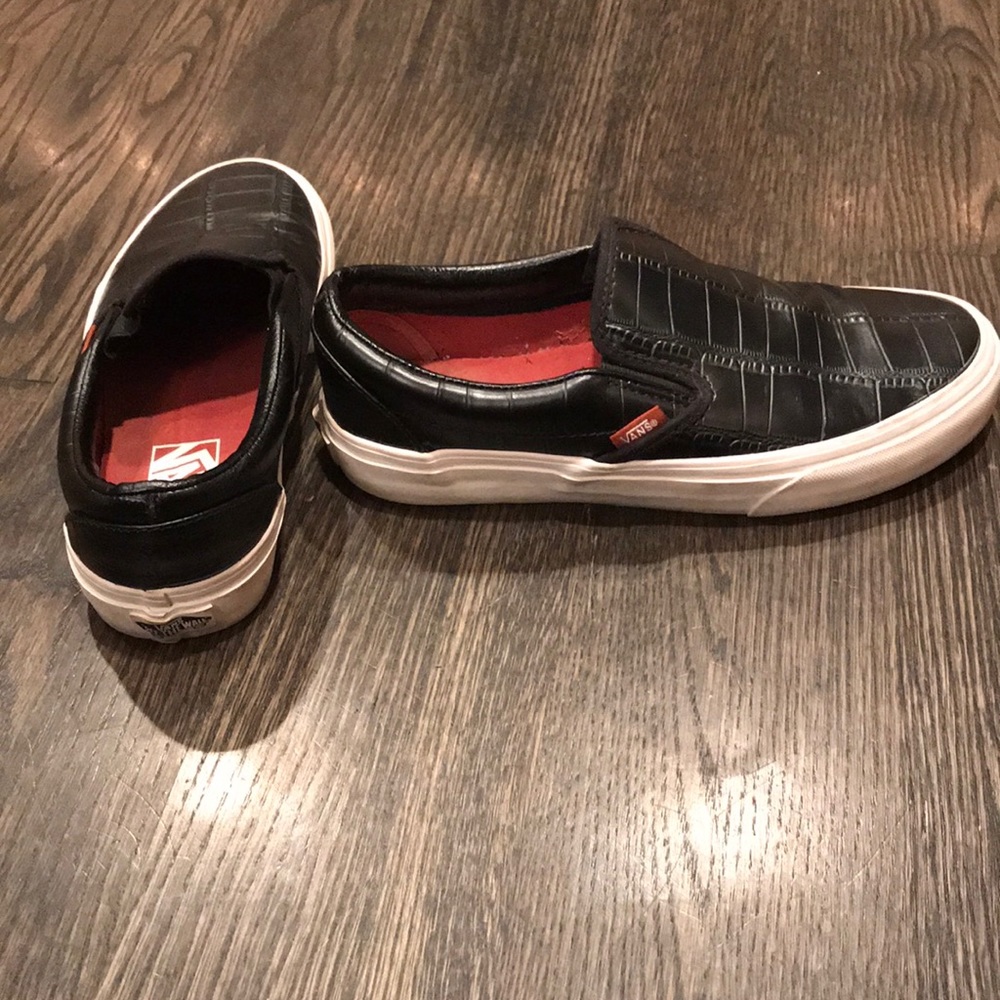VANS LEATHER SLIP ON 8
