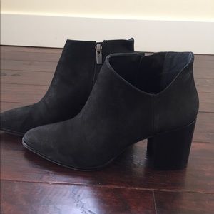 🖤Vince Camuto Black booties