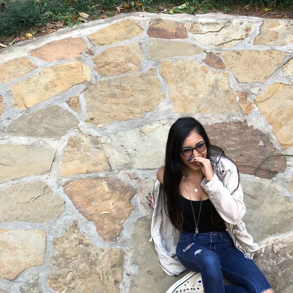 Meet your Posher, Dee