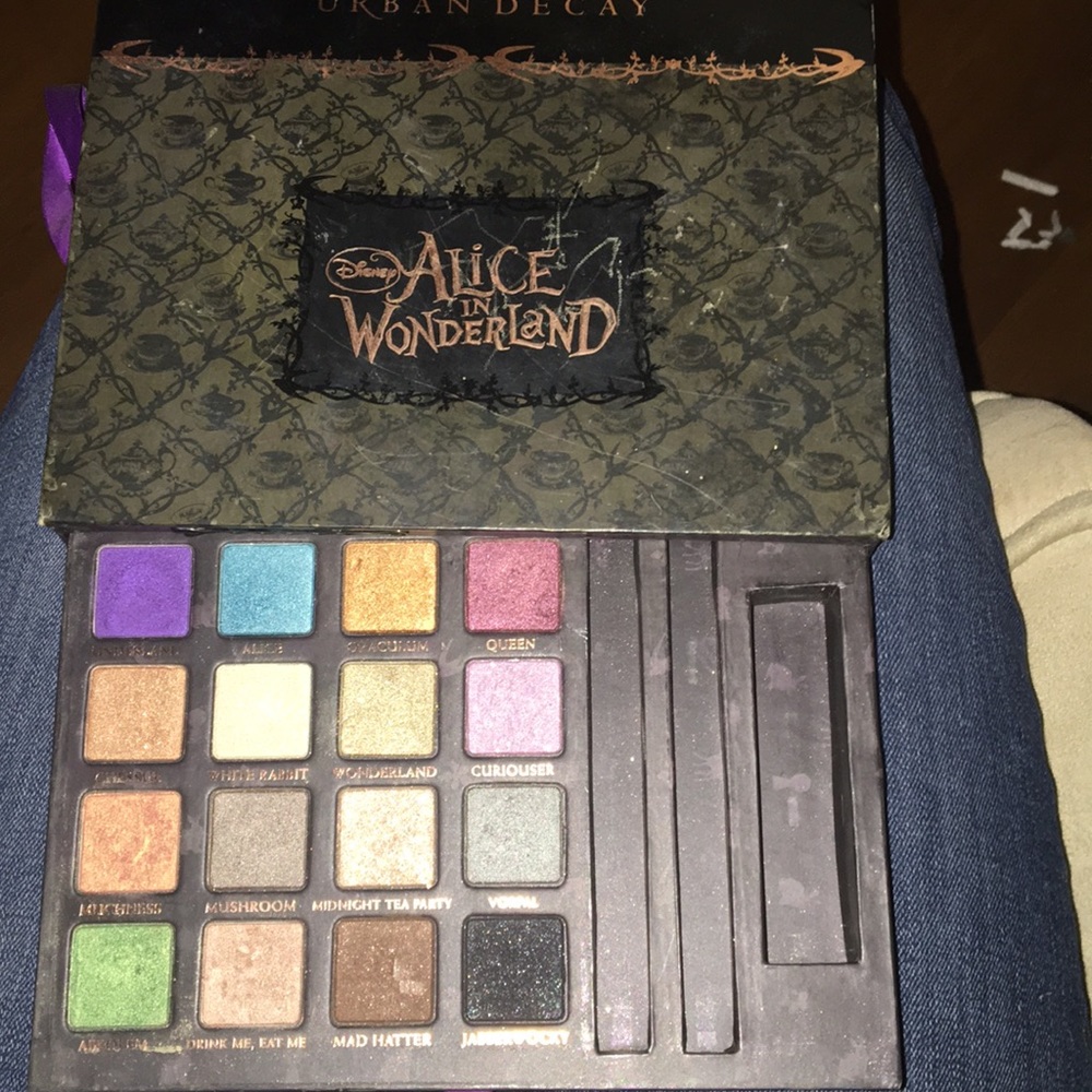 Urban decay Alice and wonderland palette