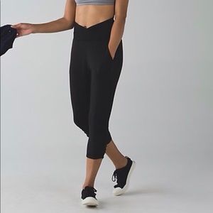 NWT Lululemon Sunset Salutation Crop sz 6