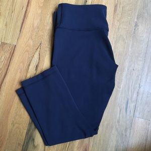 Lululemon Crops - Size 8 - Navy