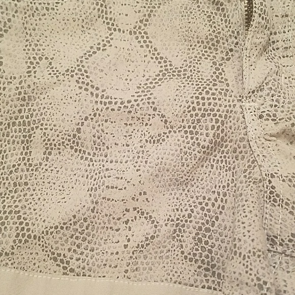 Bella Dahl Tan Snake Skin Shorts s27 - Picture 2 of 4