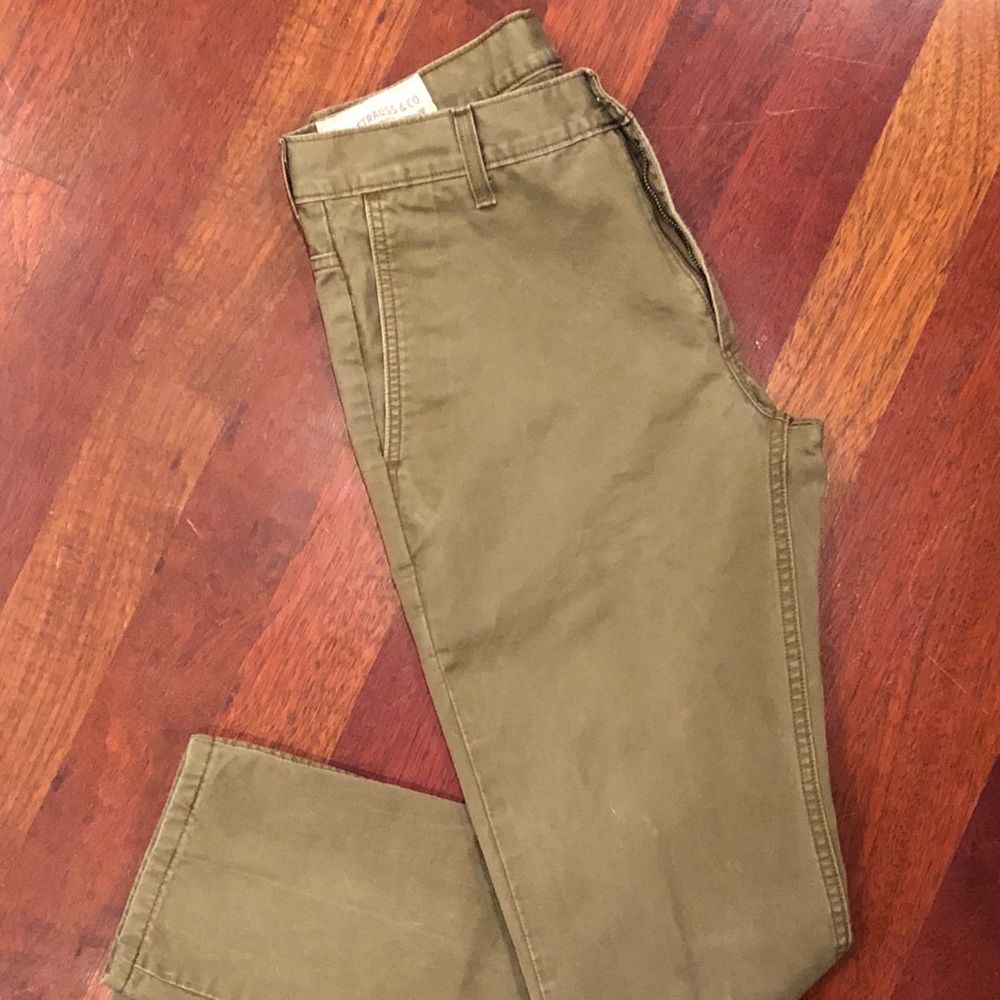 SALE • LEVI’S KHAKIS SIDE POCKETS