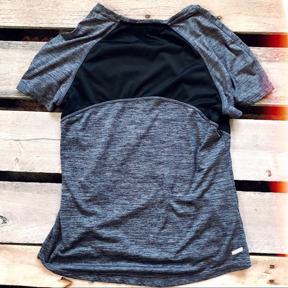 💋Athletic Wear Top with Sexy Mesh Cut Outs💋 - Picture 2 of 2