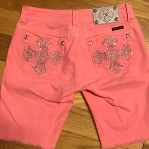 MISS ME —BEAUTIFUL BERMUDA SHORTS W/FRAYED LEGS