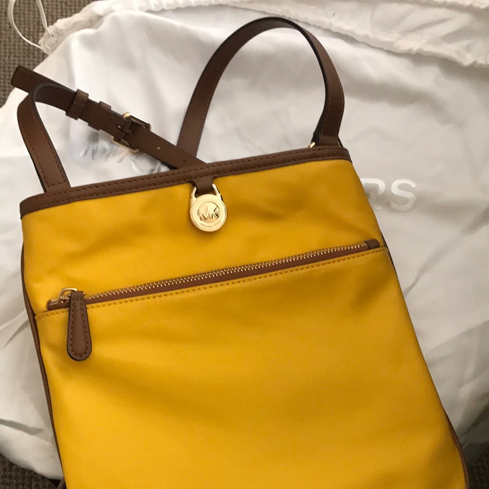 MK cross body