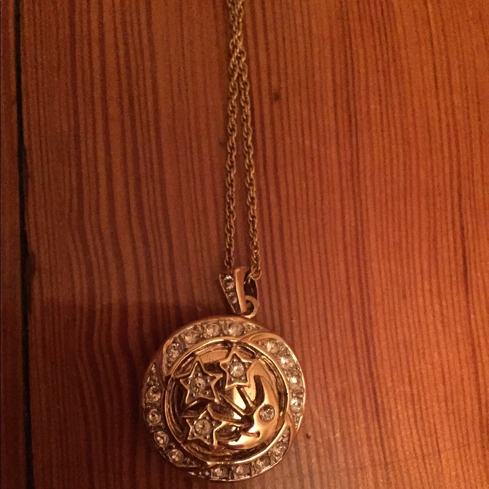 Locket necklace