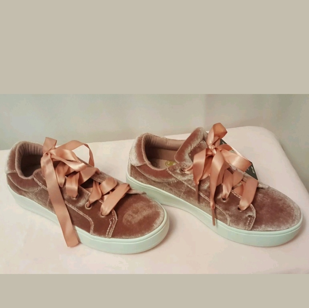 ❎SOLD❎ Stevies Velvetkrush Pink Sneakers Size 2 - Picture 3 of 6