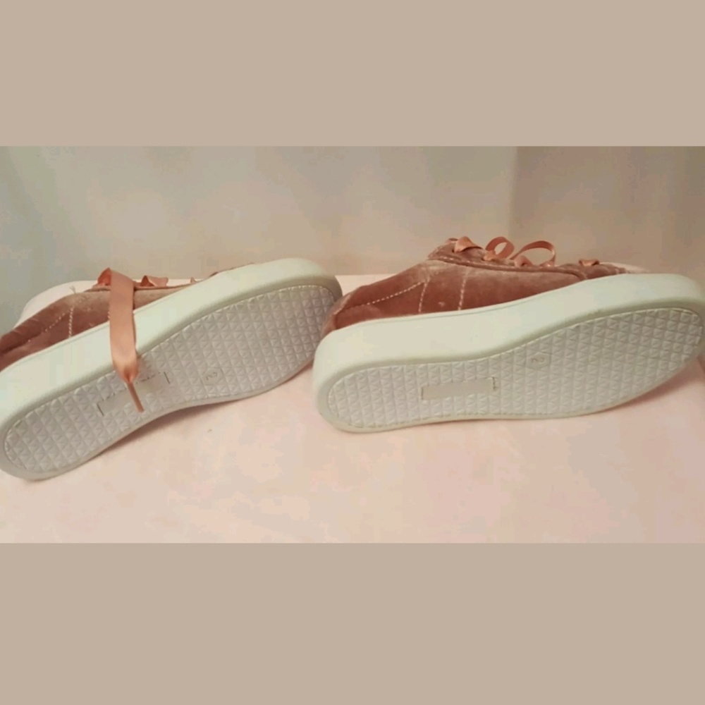 ❎SOLD❎ Stevies Velvetkrush Pink Sneakers Size 2 - Picture 4 of 6