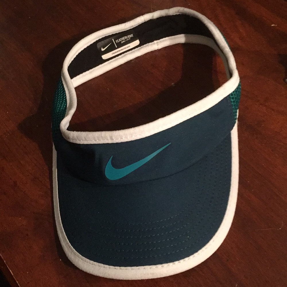 Nike woman’s hats tennis visor