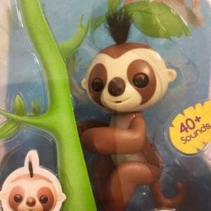 Fingerlings sloth Kingsley