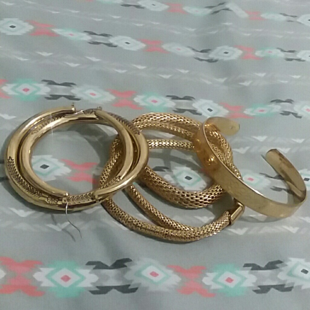Bangles set with earring
