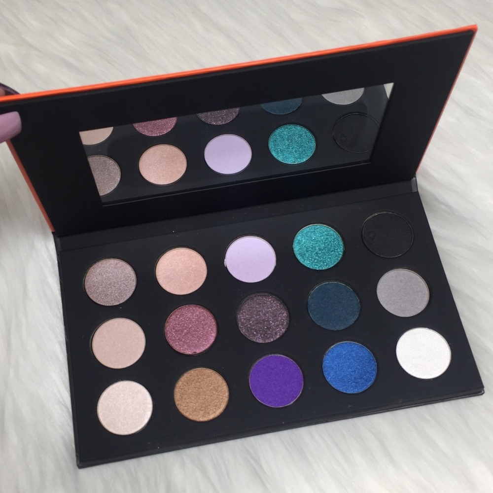 Make Up For Ever 15 Artist Shadow Palette