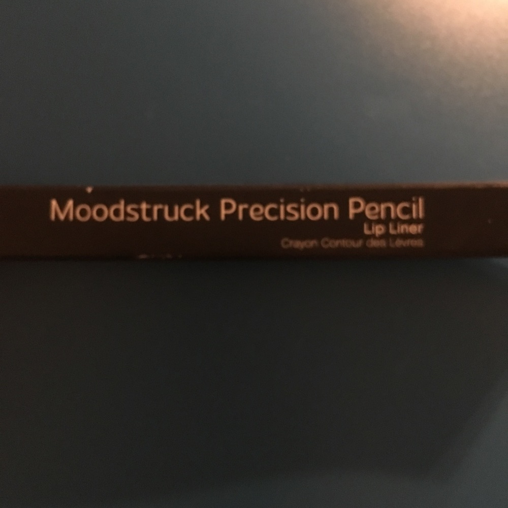 Younique Moodstruck precision pencil lip liner
