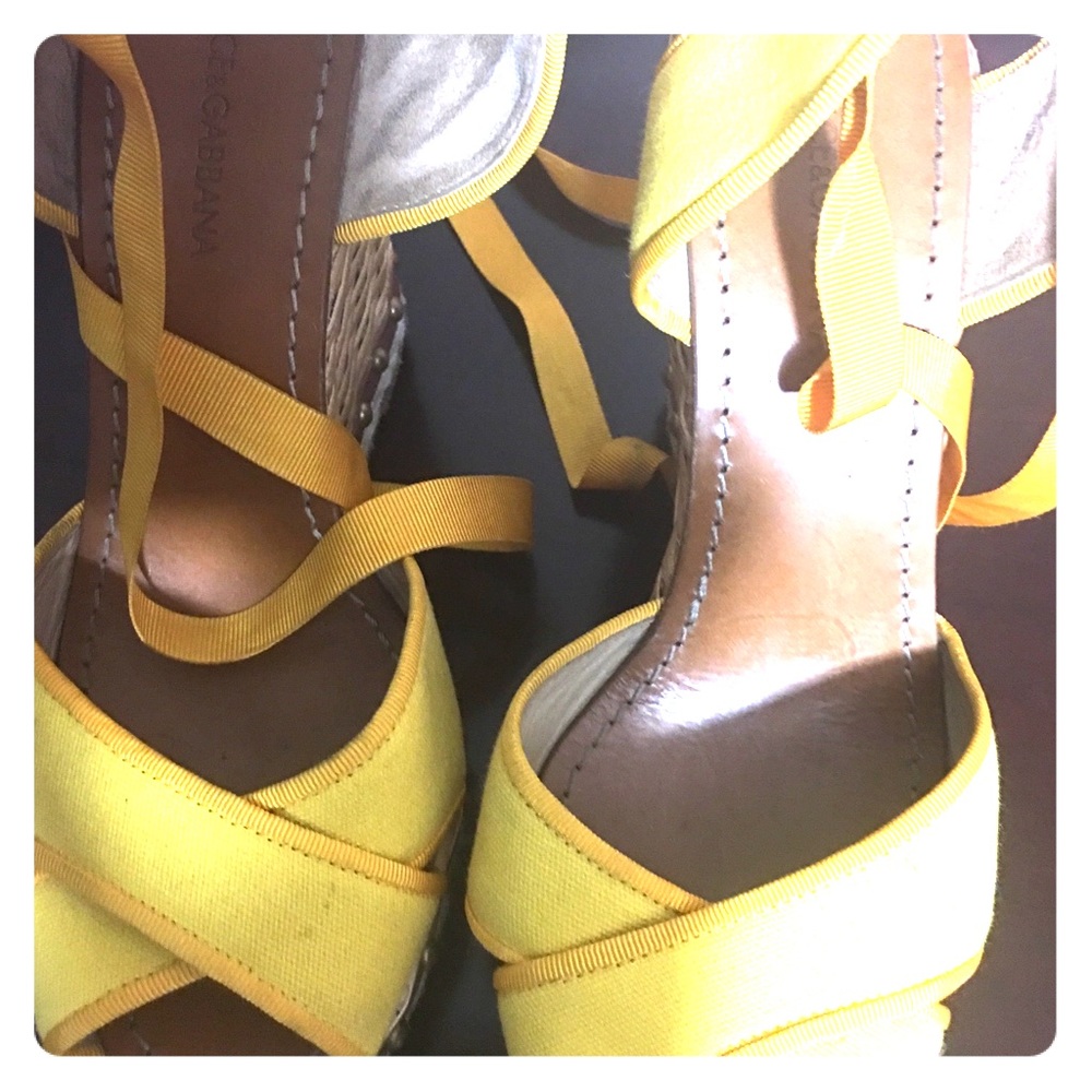 Gorgeous yellow DG summer wedge.