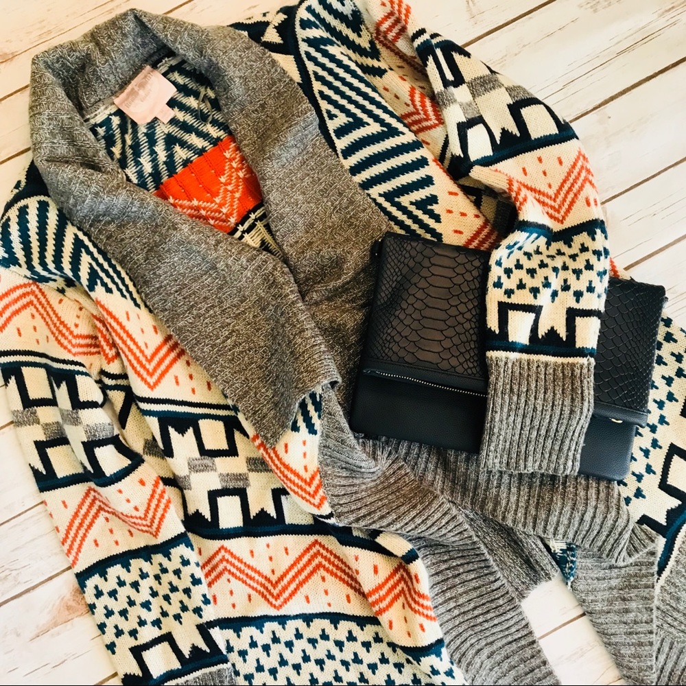 Romeo & Juliet Couture tribal print knit sweater