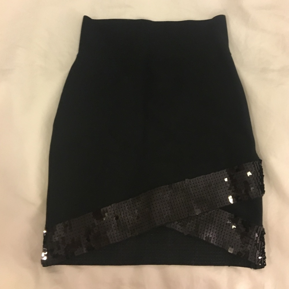 Black bodycon skirt