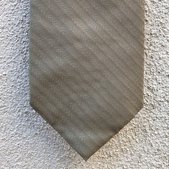 All silk tie made in USA by Donna Karan collection - Picture 2 of 4