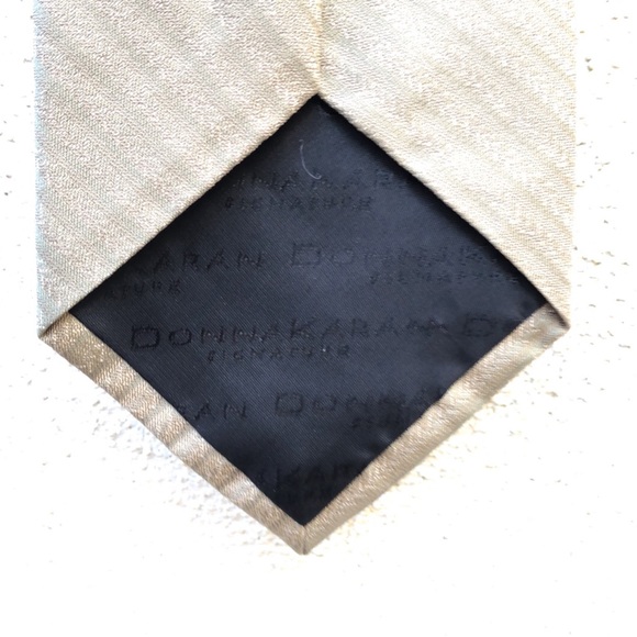 All silk tie made in USA by Donna Karan collection - Picture 3 of 4