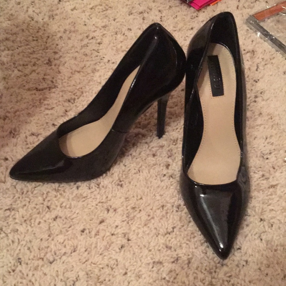 Black Pumps