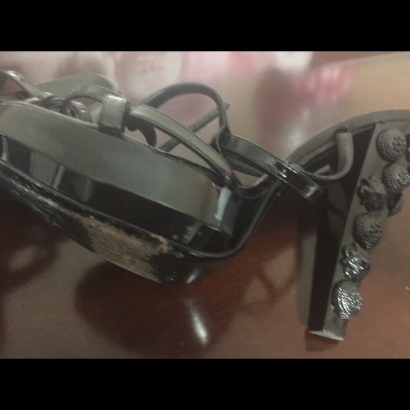 An high end designer Burberry black sandals - Picture 3 of 7