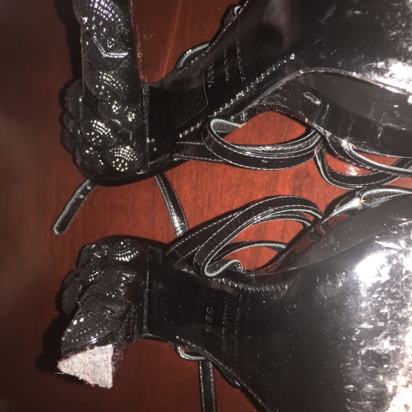 An high end designer Burberry black sandals - Picture 7 of 7