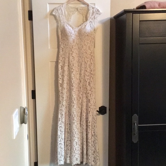 BHLDN Marivana Lace Wedding Gown 00 - Picture 1 of 8