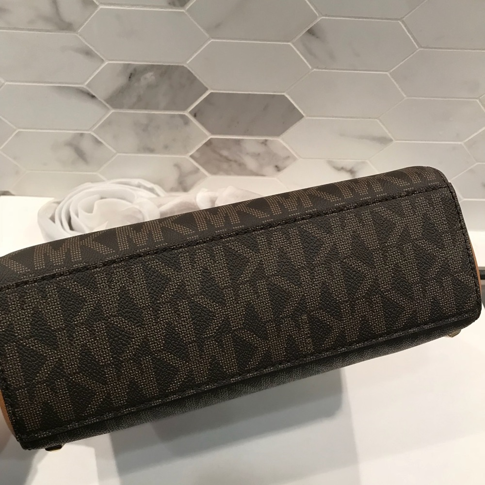 🎁Michael Kors Small Satchel🎁 - Picture 4 of 7