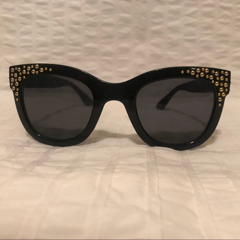 Gold studded sunglass