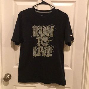 Boy Nike tee