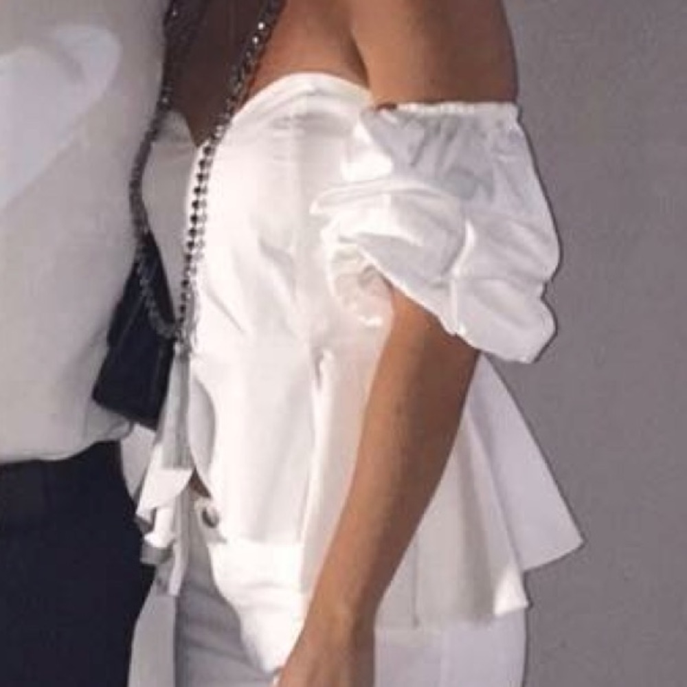 Sweetheart off the shoulder white peplum top