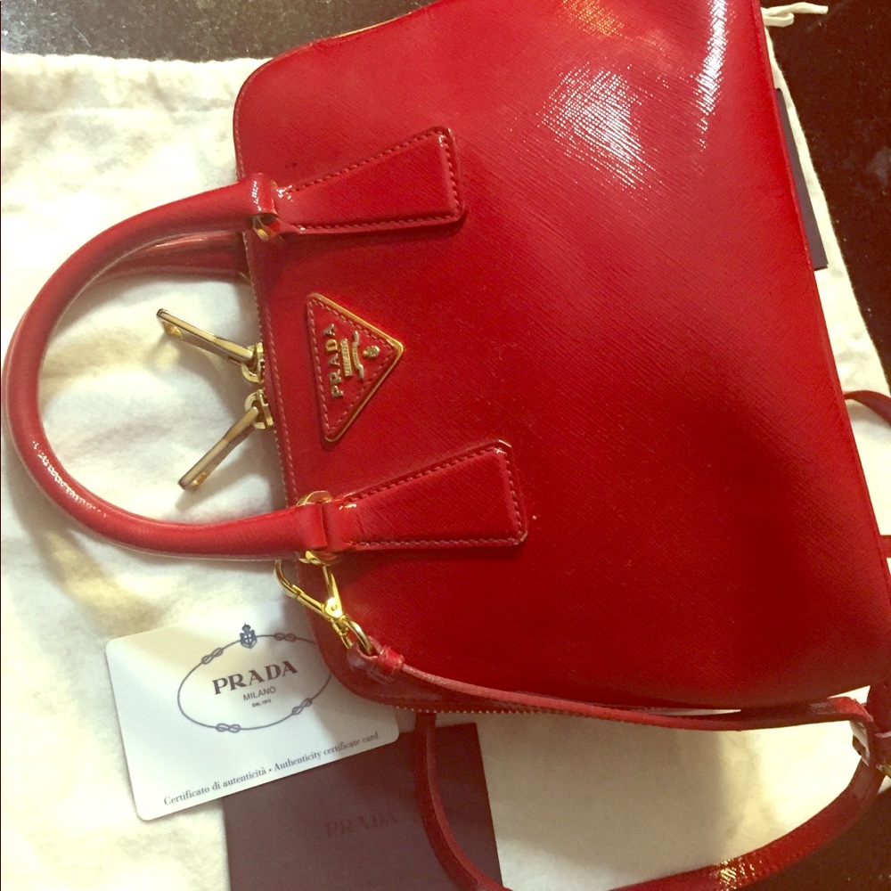Prada-Small-Saffiano-Vernice-Promenade-Bag-Rosso