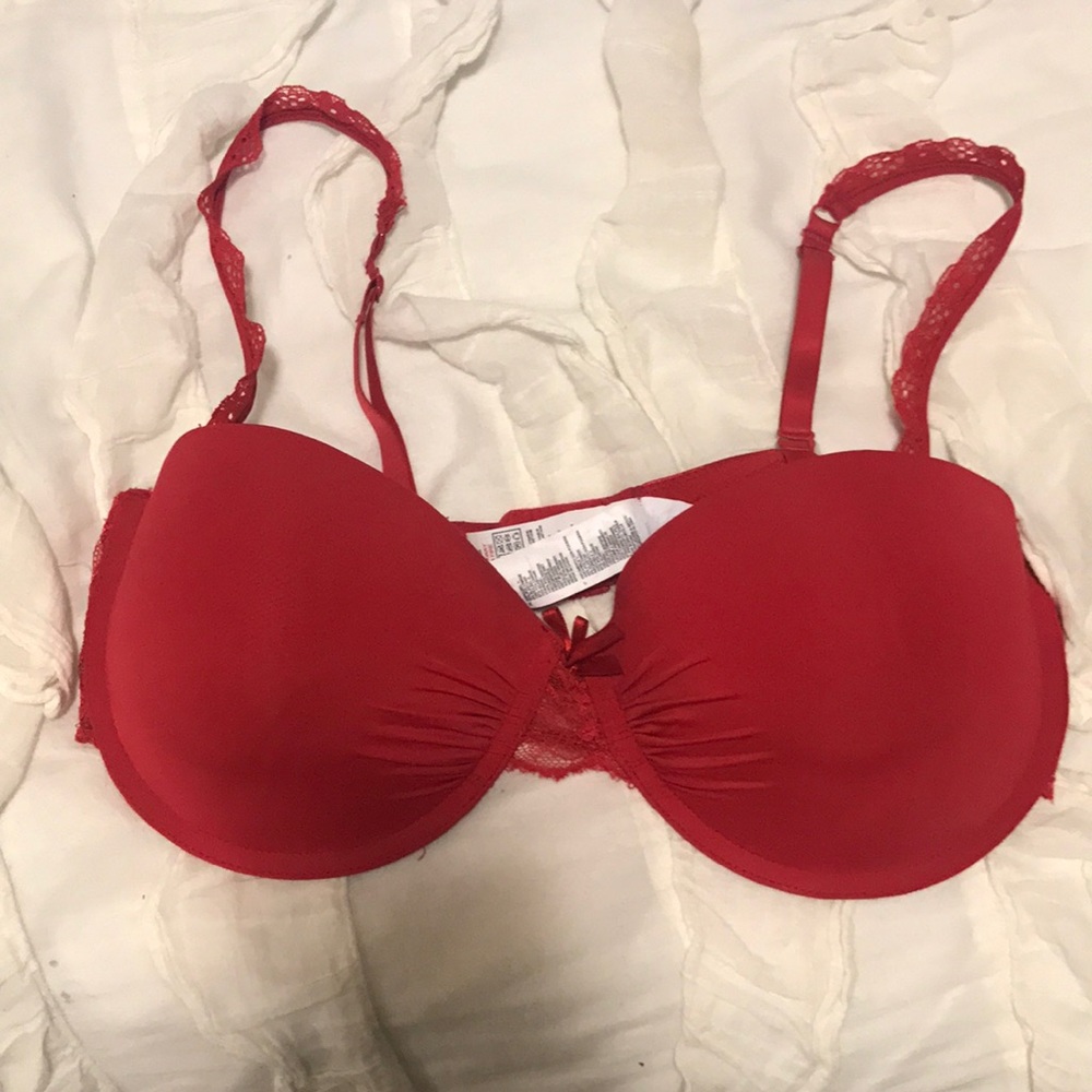 Flirty & lightly padded red bra