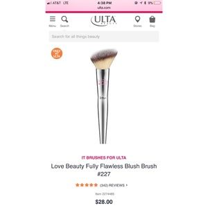 “IT” cosmetics makeup Brush (NWT)