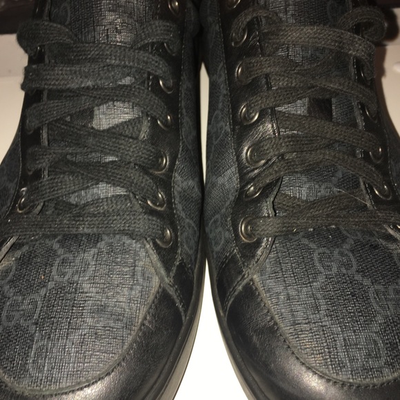 Gucci authentic shoes. Low top size 9 - Picture 2 of 7