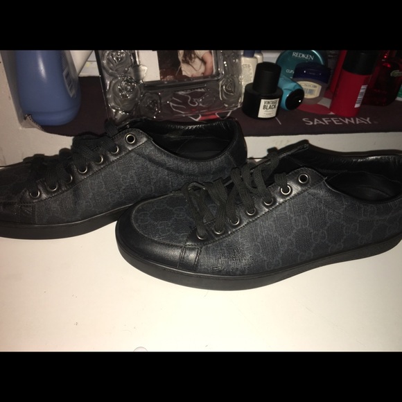 Gucci authentic shoes. Low top size 9 - Picture 3 of 7